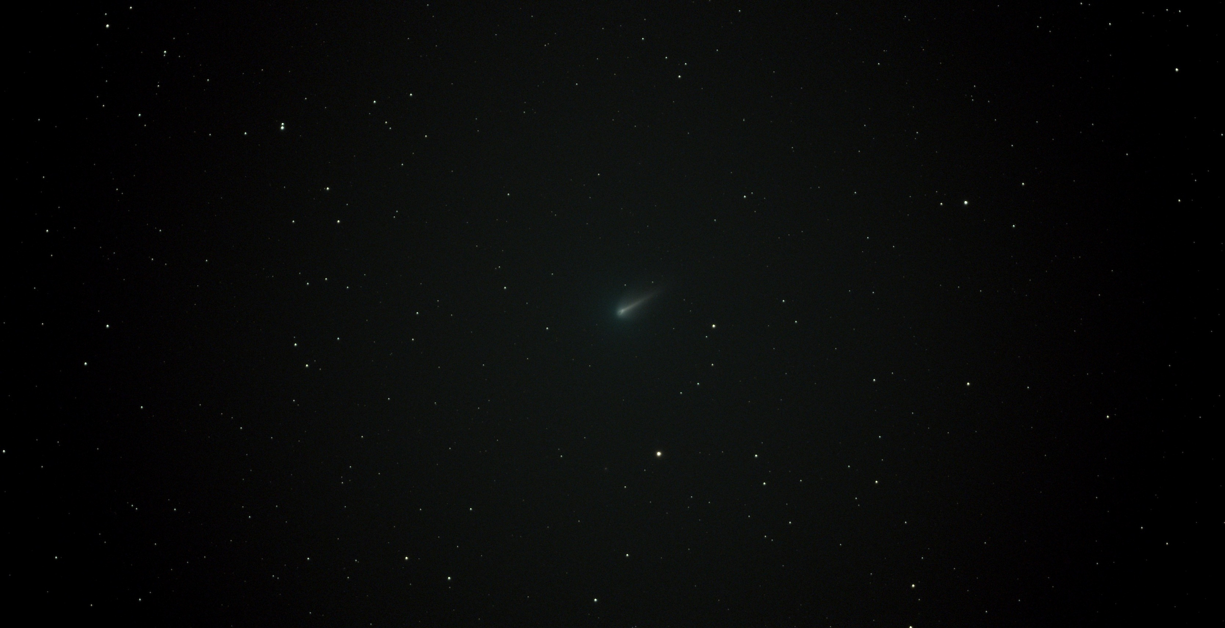 Comet 220P/McNaught viewed from my backyard with a Vespera 3 Telescope. Composite of 164 exposures (1640 sec). FOV (2.26° x 1.16°). Straight out of the camera image.