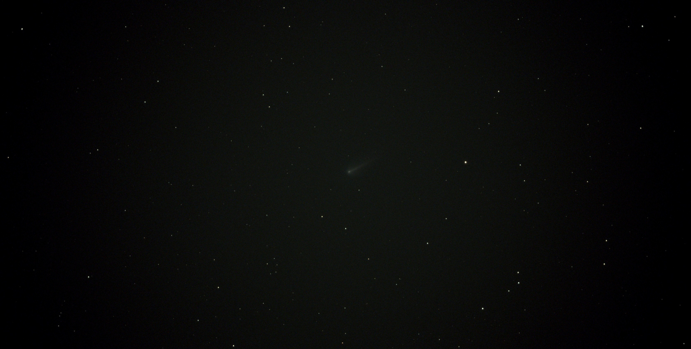 Comet 220P/McNaught viewed from my backyard with a Vespera 3 Telescope. Composite of 56 exposures (560 sec). 